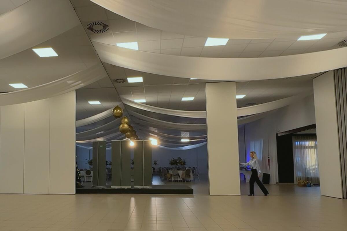 Referenciánk: Az Aero Hotel & Étterem mobilfala ► Videóval