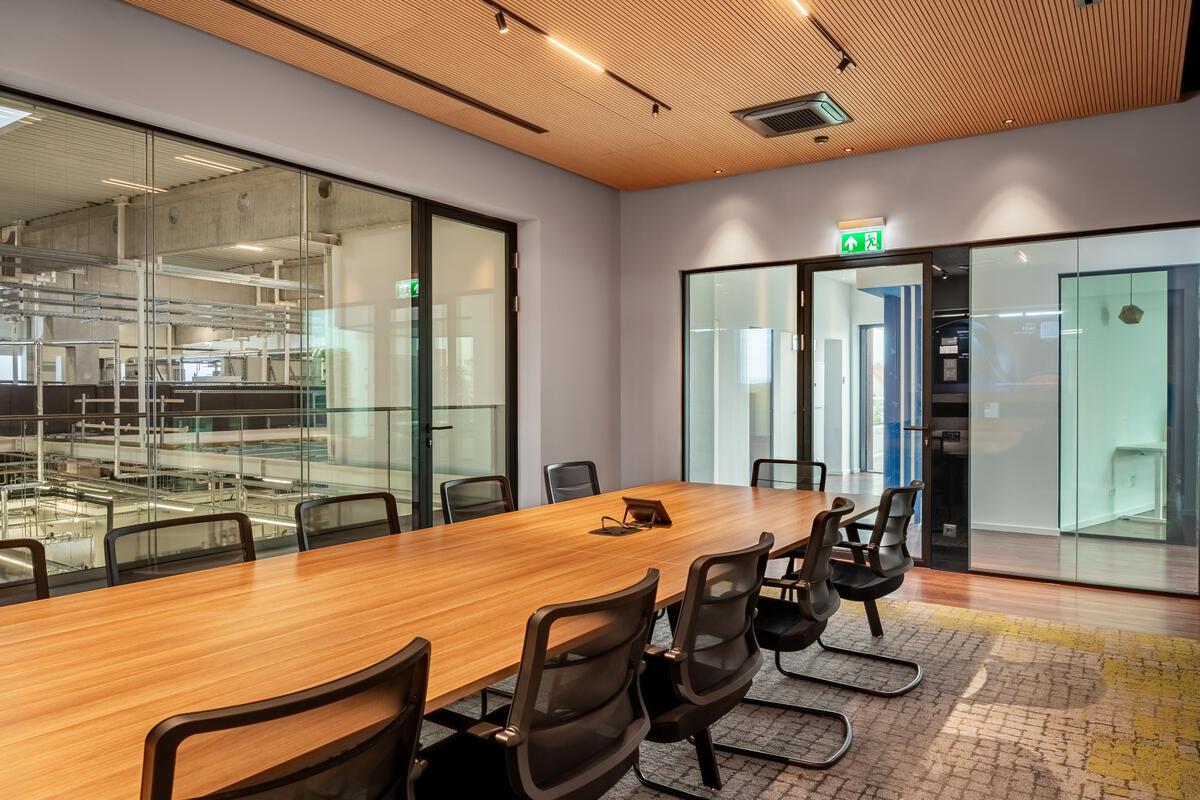 Our reference: the glass partition walls of Medi-Radiopharma Kft's new production plant