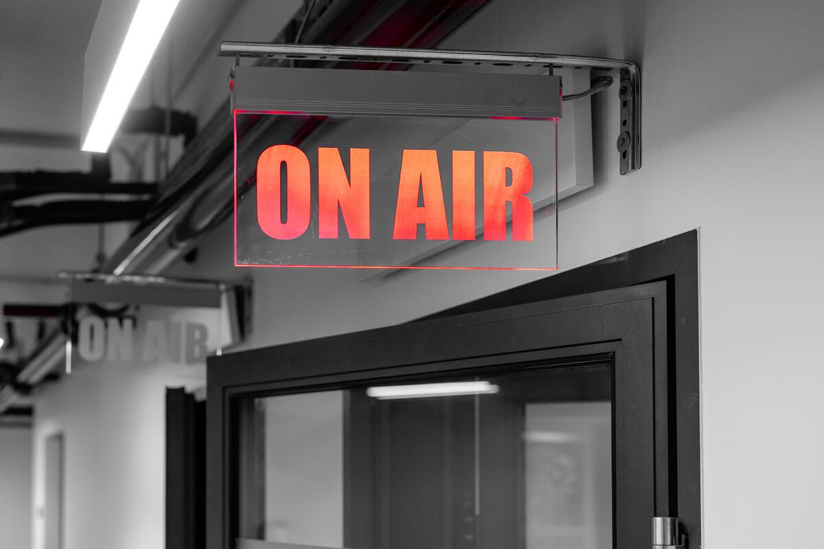 Üvegfalak és hanggátlás – Mítoszok és valóság