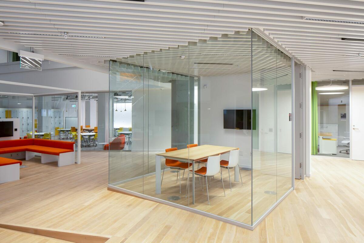 Így formálhatják át vállalatod az üvegből készült irodai elválasztók
