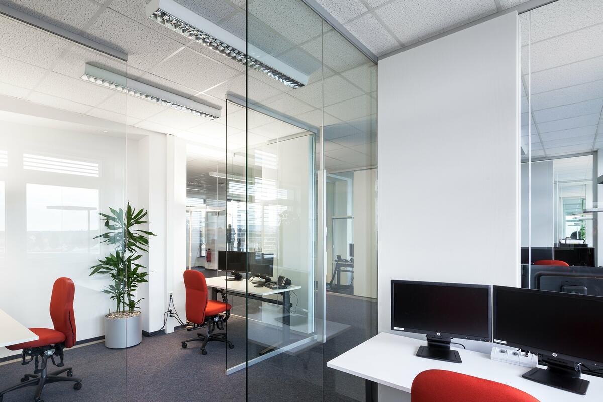 Zajcsökkentés az irodában: avagy hogyan teremthetsz csendes, nyugodt munkakörnyezetet kollégáid számára? 