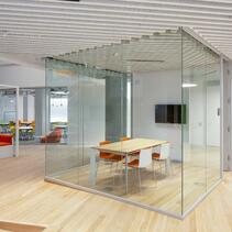 Így formálhatják át vállalatod az üvegből készült irodai elválasztók